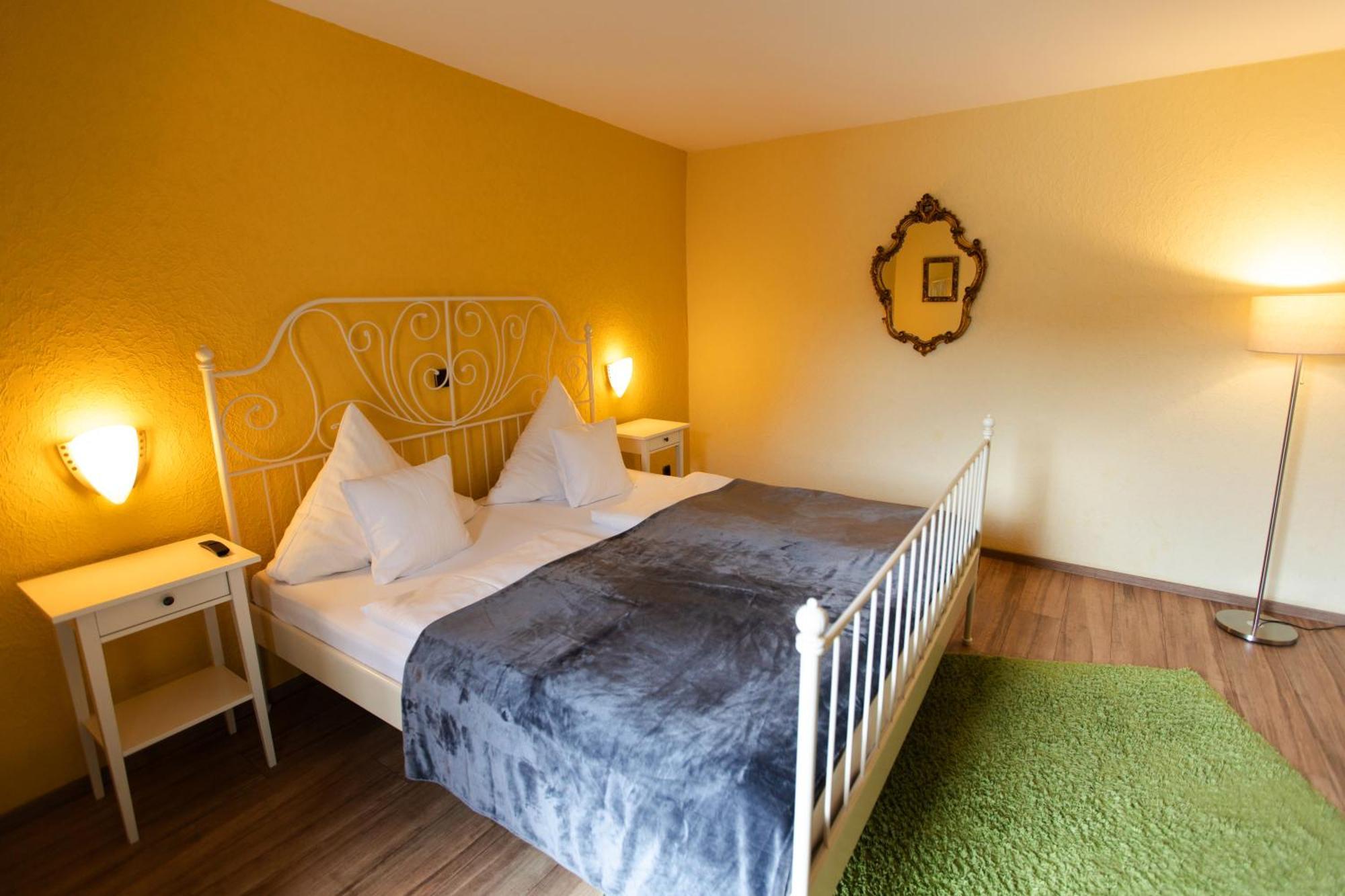 Ratskeller Hotel & Restaurant Krov Luaran gambar