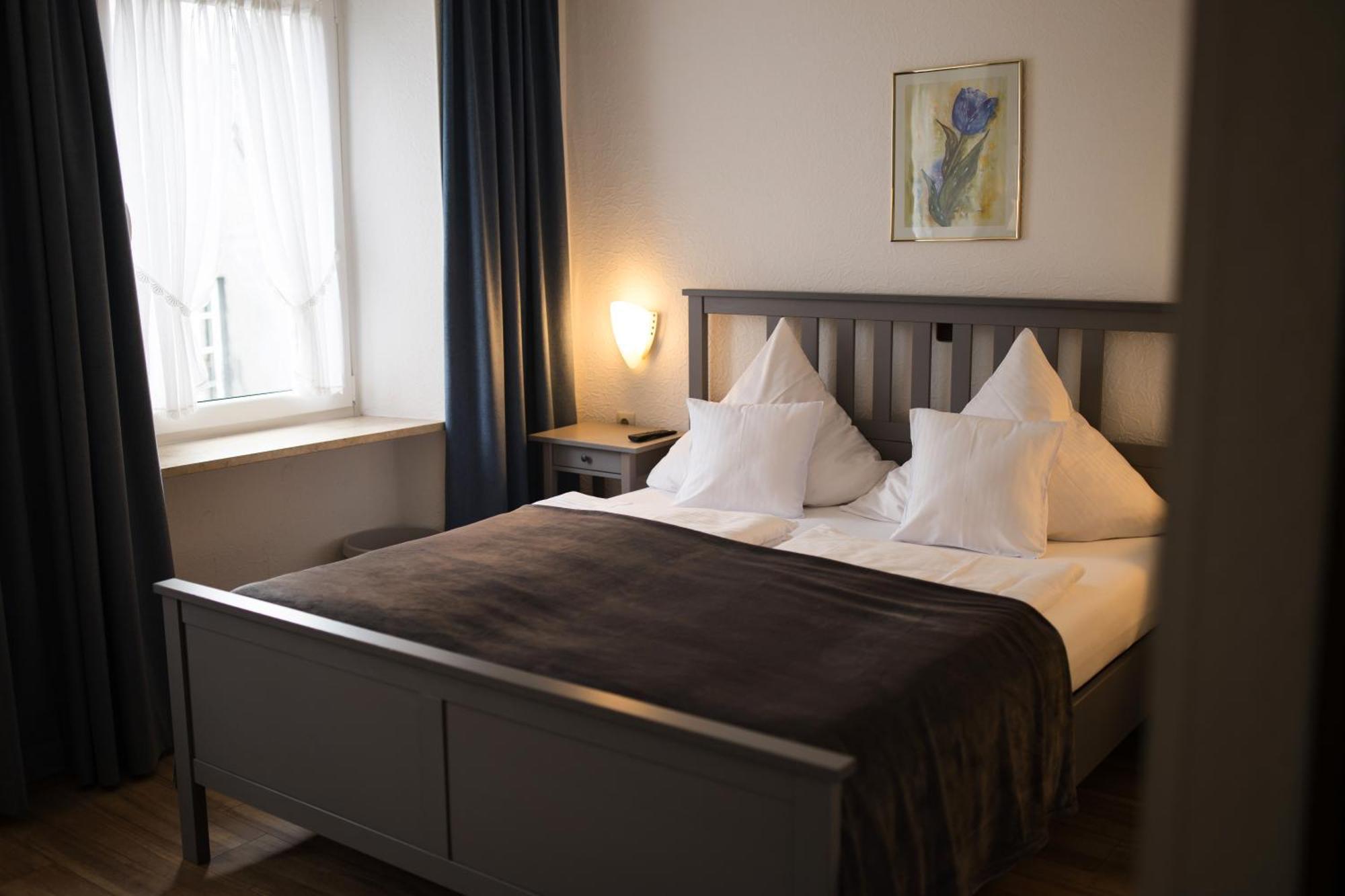Ratskeller Hotel & Restaurant Krov Luaran gambar