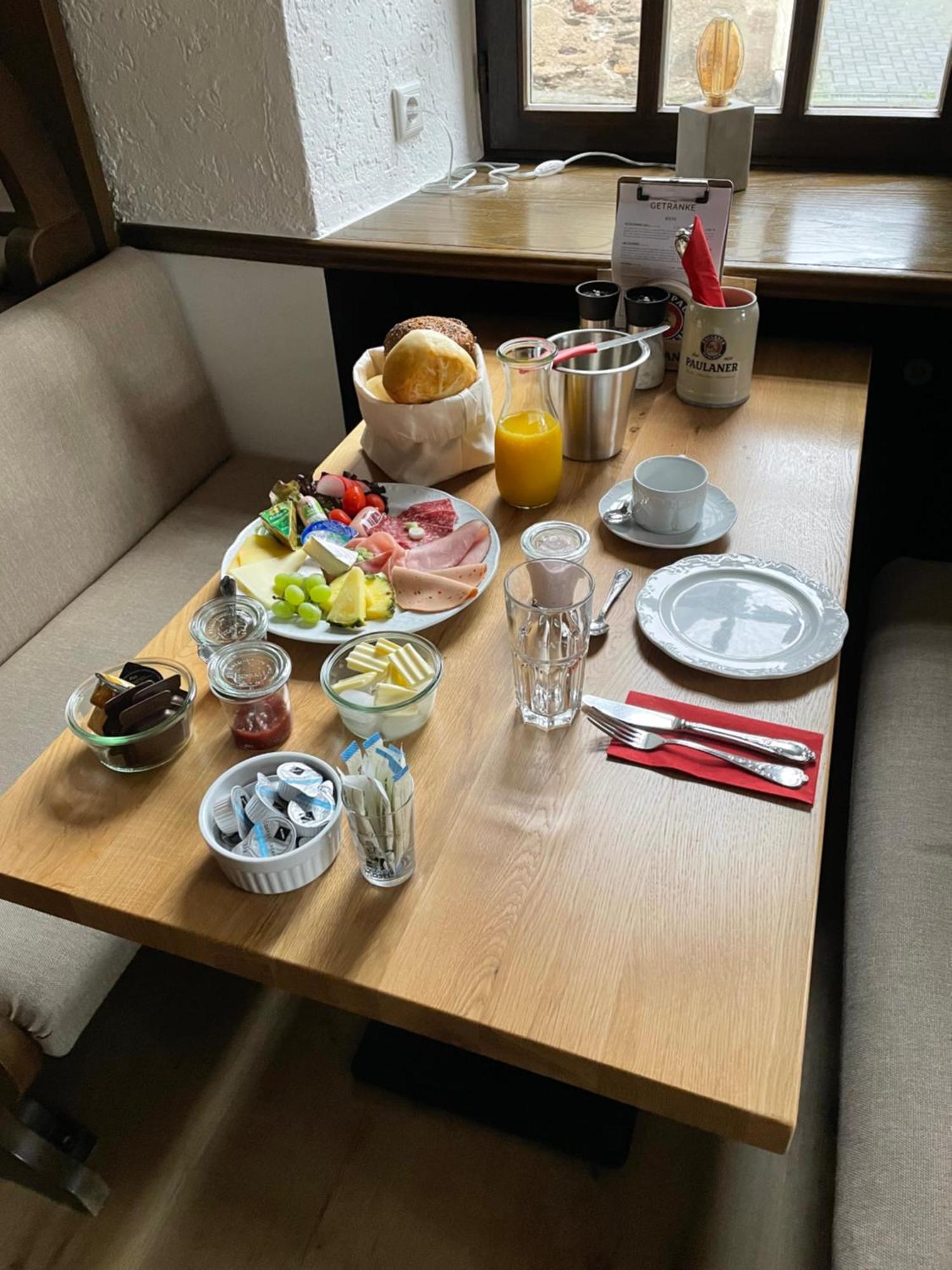 Ratskeller Hotel & Restaurant Krov Luaran gambar